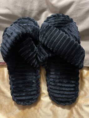 Plush Cross-Band Black Women's Slip-On Slippers